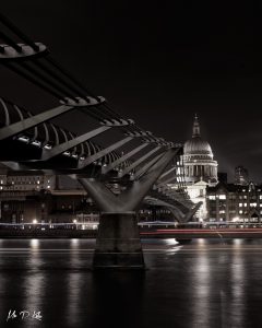 St-Pauls-cathedral-night-scene-by-mrpkalu