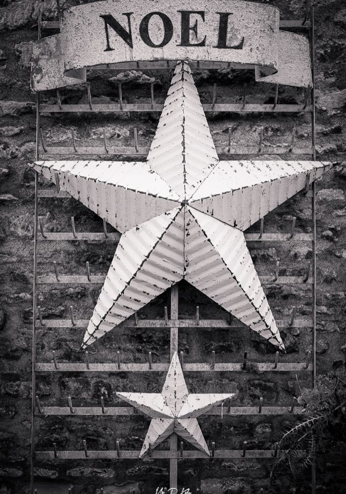 Metallic noel artwork